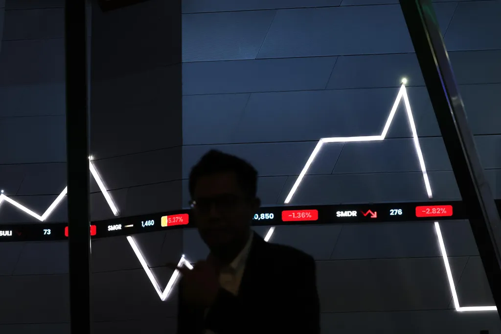 Saham dan Rupiah Terpuruk: Politik Bukan Biang Kerok Utama