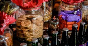 Snackpacking: Gaya Liburan Gen Z Berburu Jajanan Lokal di Pasar Tradisional