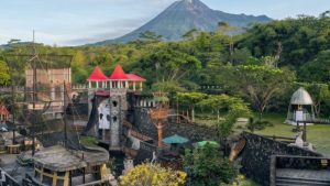 1 Jam Saja! Rute Cepat Menuju The Lost World Castle dari Pusat Kota Jogja