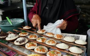10 Kuliner Khas Jawa Barat yang Wajib Dicicipi, dari Seblak hingga Nasi Timbel