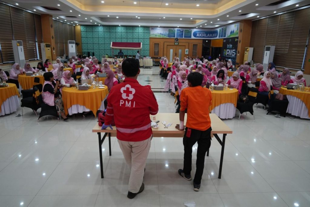 100 Perempuan Siaga Bencana: Inisiatif PLN UID Sulselrabar melalui Srikandi