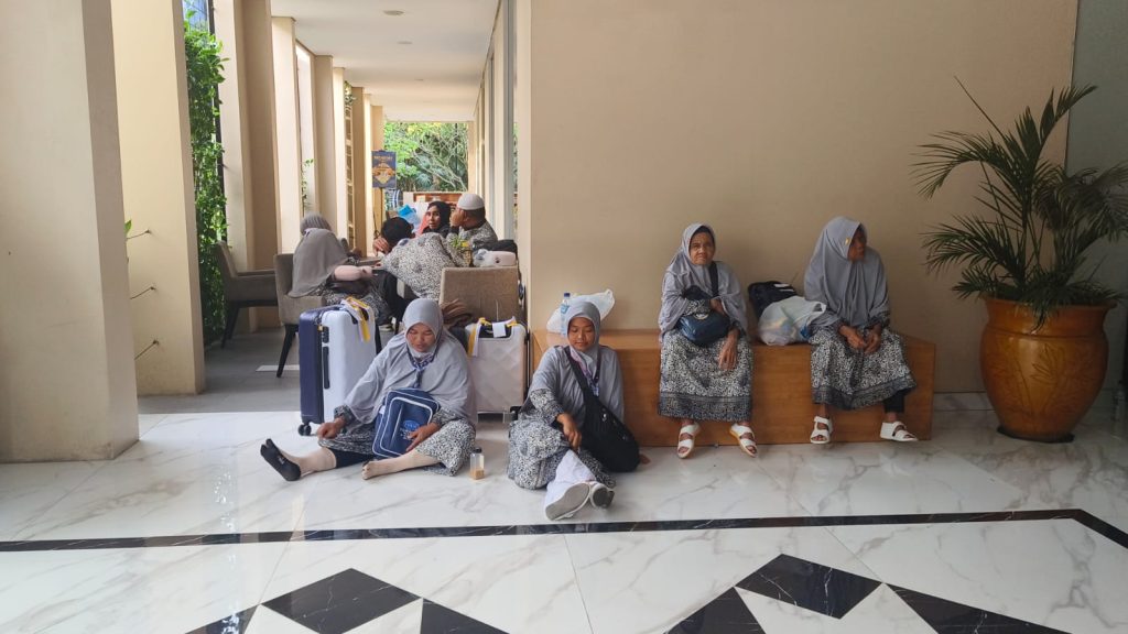 30 Jemaah Umrah Asal Madina Terlantar di Medan, Pemilik Travel Sultan Andalus Diduga Kabur