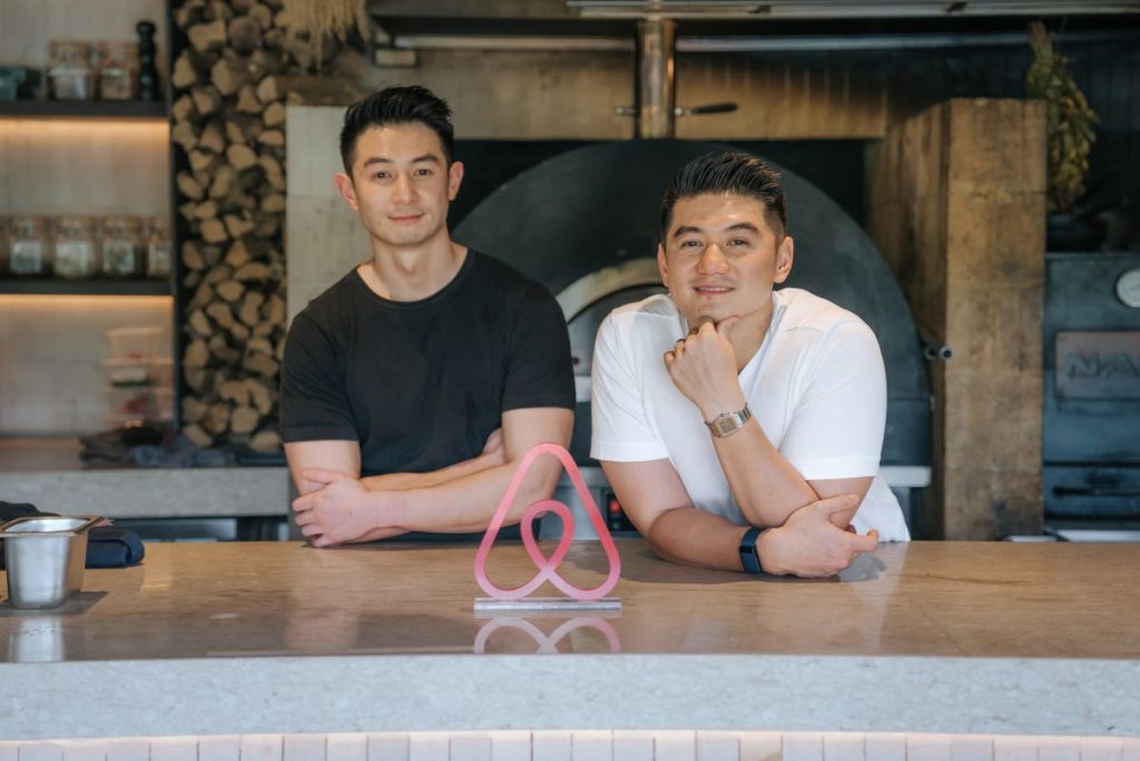 Airbnb Rayakan Kuliner Nusantara dengan Buku Resep Spesial dari Chef Arnold dan Reynold Poernomo