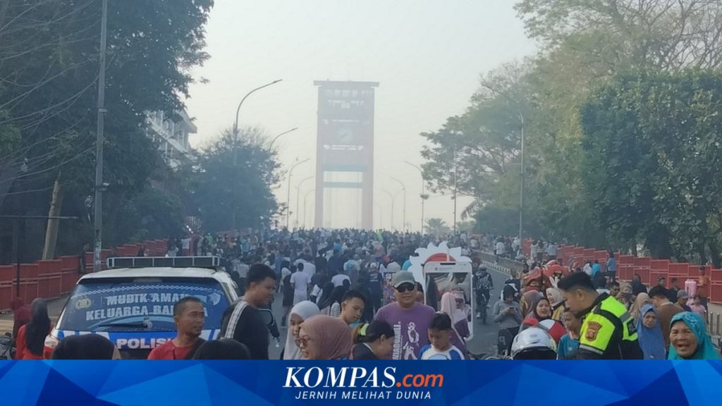 Asap Karhutla Selimuti CFD Palembang, Warga Tetap Semangat Berolahraga: Mau Gimana Lagi...