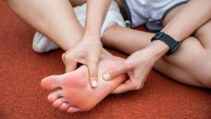 Atasi Nyeri Kaki saat Olahraga pada Kaki Datar: Penjelasan Dokter
