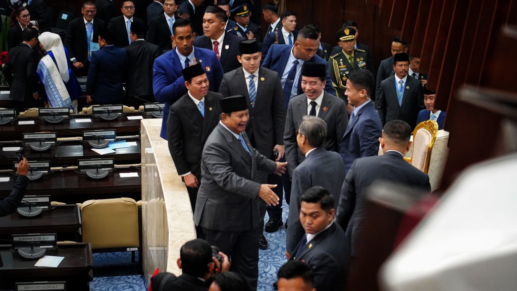 Bangsa yang Tidak Reaktif: Menilik Karakter Bangsa Indonesia