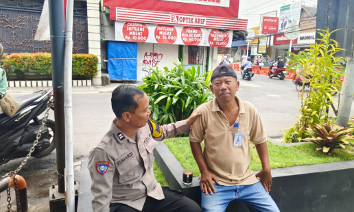 Bhabinkamtibmas Ngestiharjo Tingkatkan Patroli di Area Parkir Kampus untuk Cegah Curanmor dan Penipuan