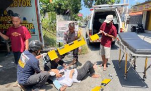 Bhabinkamtibmas Panggungharjo Jenguk Korban Lakalantas di Jalan Ali Maksum