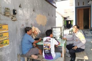 Bhabinkamtibmas Polsek Balerejo Edukasi Warga Banaran: Waspada Penipuan Medsos dan Bahaya Knalpot Brong