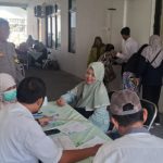 Bhabinkamtibmas Tegalpanggung Bantu Pemeriksaan Kesehatan untuk Lansia di Kantor Kelurahan