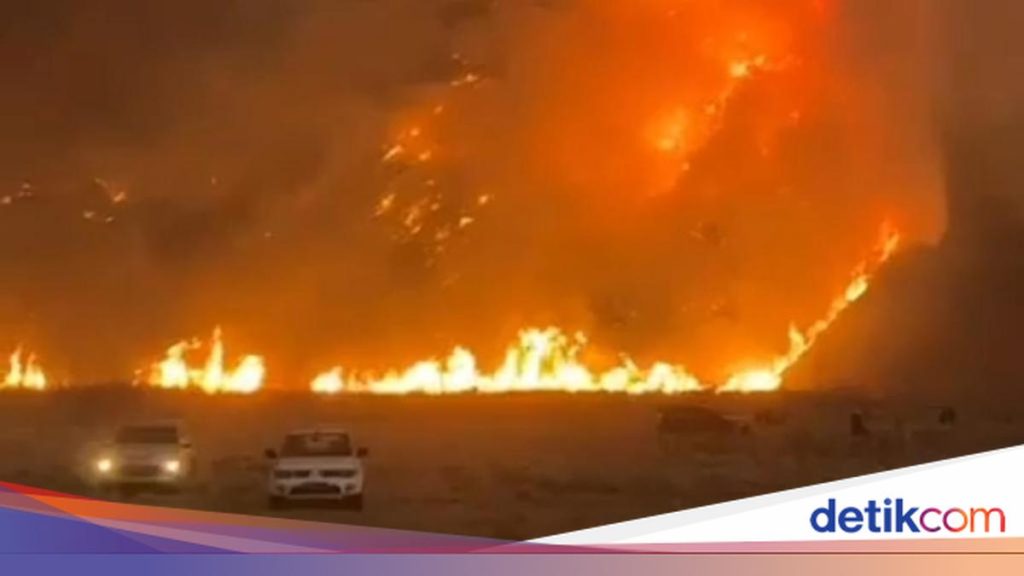 Bromo Tutup Total Akses Wisata Akibat Kebakaran yang Semakin Meluas