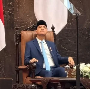 Chusnul Chotimah Sindir Jokowi dan Gibran Usai Sidang MPR: Satu Pulang Sendiri, Satunya Kebingungan