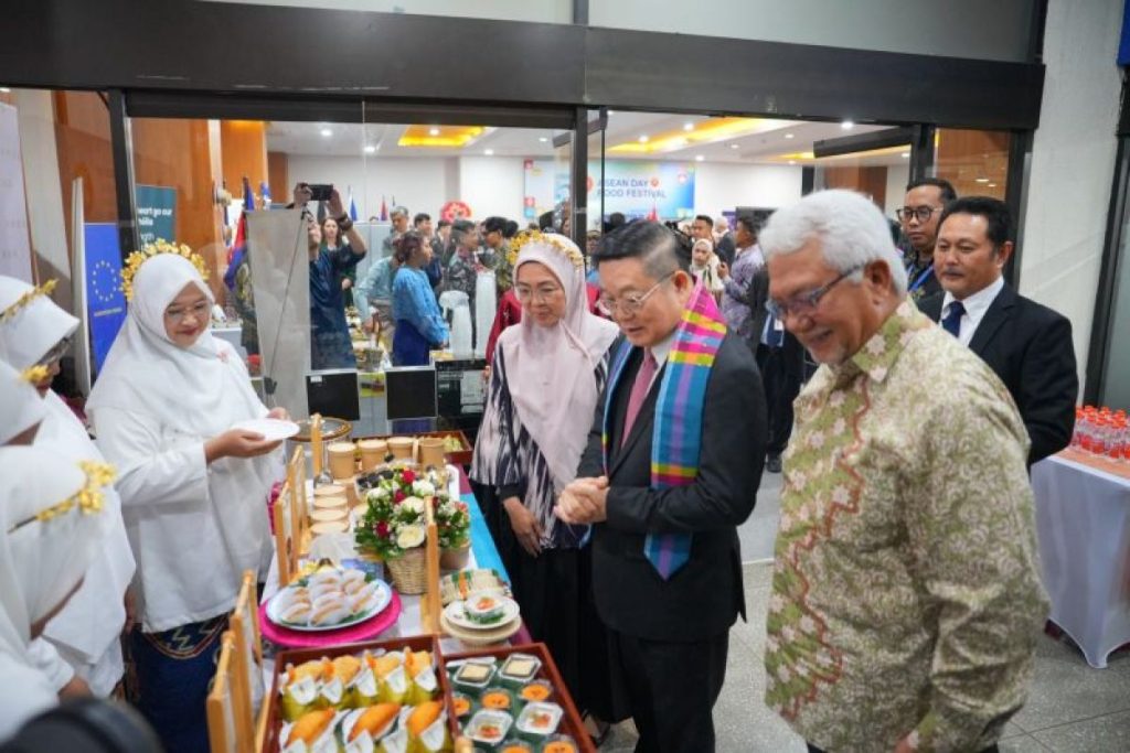 Dekranasda Makassar Kenalkan Kuliner Lokal di ASEAN Day Food Festival 2026