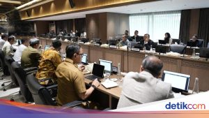DPR dan Pemerintah Sepakat: PPPK Guru Paruh Waktu Jadi Penuh Waktu pada 2027