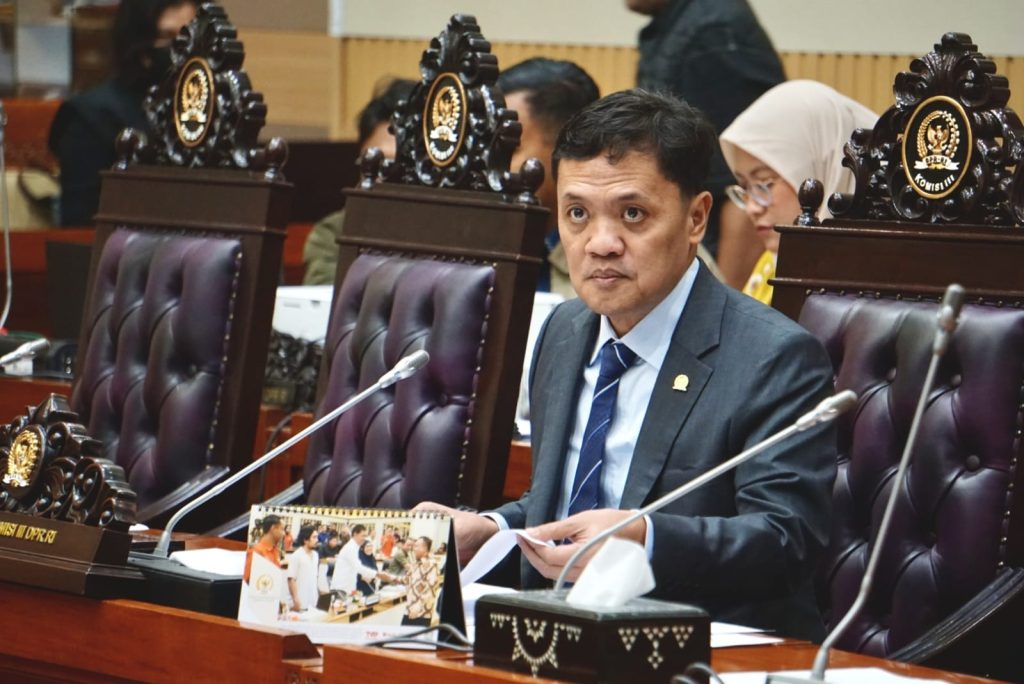 DPR Kecam Konten Kreator yang Rekam Tanpa Izin demi Popularitas di Medsos