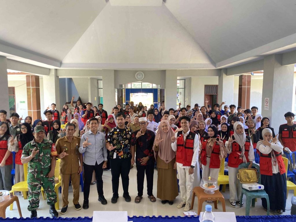 Edukasi Anti Penipuan Digital: Sinergi Mahasiswa KKN Unhas, OJK, dan Polri