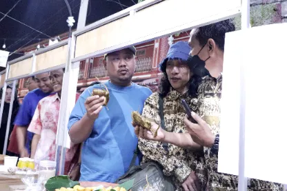 Festival Menjadi Gresik: Menggali Cerita Kota Lewat Kuliner Tradisional di Kampung Kemasan