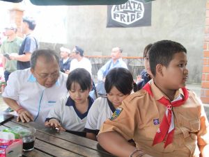 Gubernur Bali Koster Berinteraksi dengan Generasi Muda saat Peringatan Tumpek Krulut di Kedai Kopi Tangkil