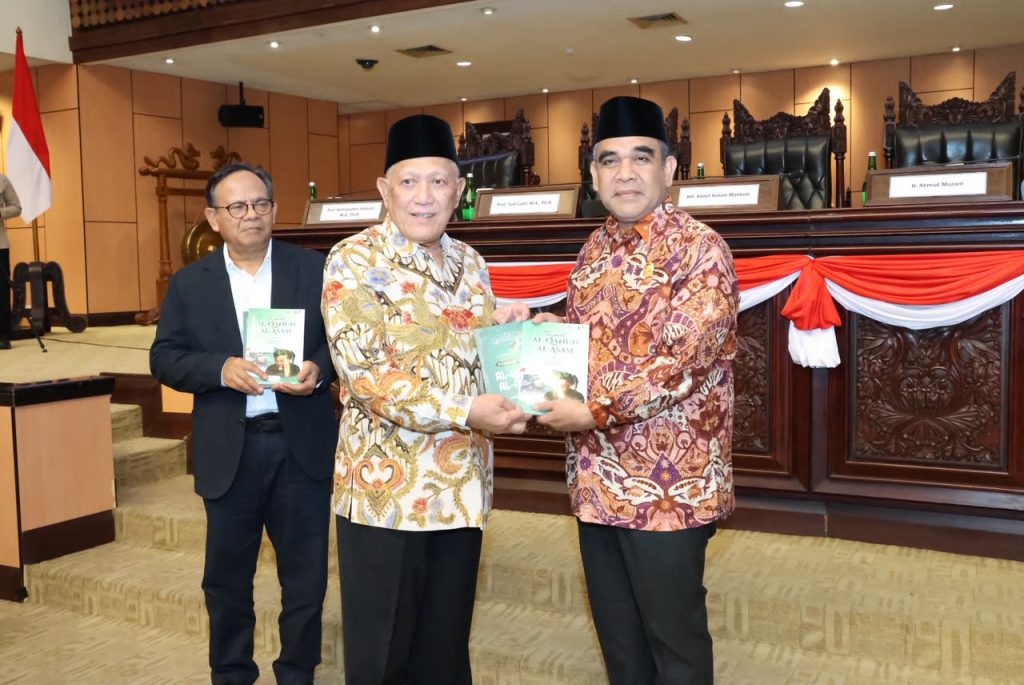 Gus Kikin Luncurkan Tiga Buku Qanun Asasi di MPR RI, Perkuat Warisan Keilmuan Hadratussyaikh