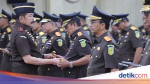 Jaksa Agung Resmi Lantik 15 Kepala Kejaksaan Tinggi, Instruksikan Penanganan Khusus untuk Kasus Besar