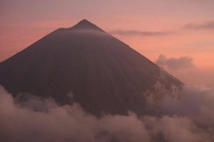 Jelajahi Gunung-Gunung di Nusa Tenggara Timur untuk Petualangan Mendaki