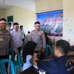 Kapolda Bengkulu Salurkan Bantuan Sembako dan Layanan Kesehatan bagi Petani di Curup