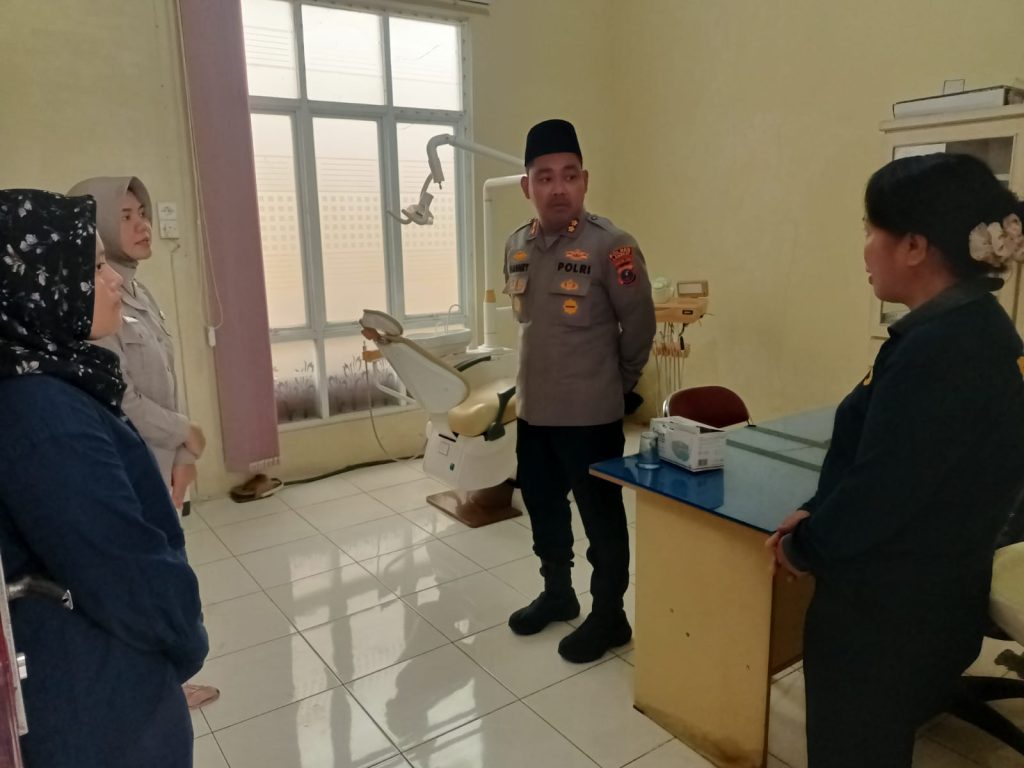 Kapolres Langkat Beri Dukungan Moril ke Anggota yang Alami Penyakit Menahun di Klinik Polres