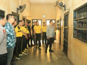 Kapolres Tulang Bawang Barat Inspeksi Ruang Tahanan, Tekankan Kebersihan dan Kesehatan