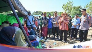 Kapolri dan Ketua Komisi V DPR Tinjau Langsung Dampak Gempa di Manggarai Timur