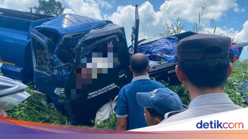 Kecelakaan Maut di Kalsel: Mobil Tangki Minyak Tabrak Pikap Mahasiswa KKN, 7 Tewas