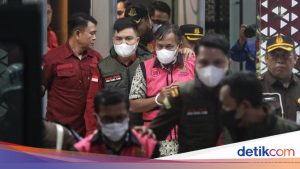 Kejagung Tahan Dua Pegawai Pajak Tersangka Manipulasi Ekspor Pulp PT TPL
