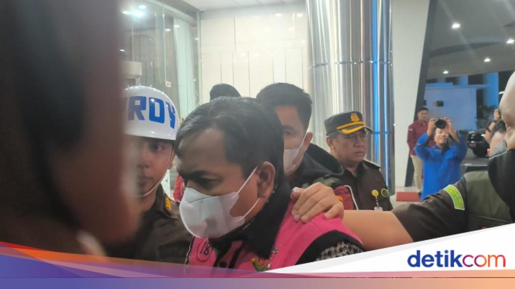 Kejagung Ungkap Dua Tersangka Pegawai Pajak Perintahkan PT TPL Atur Data Ekspor Pulp