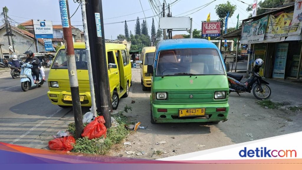 Keluhan Sopir Angkot di Serang: Sepi Penumpang, Pajak Tak Terbayar