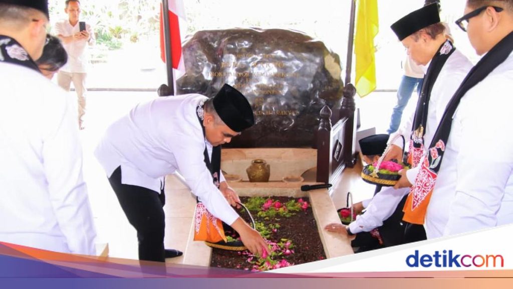 Ketua MRI Tegaskan Indonesia Rumah Bersama Saat Ziarah ke Makam Bung Karno