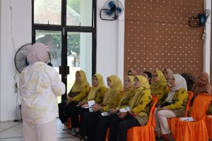 Klinik Mindful Finance Unila: Pemberdayaan Finansial Perempuan Hanura untuk Keluarga Sejahtera