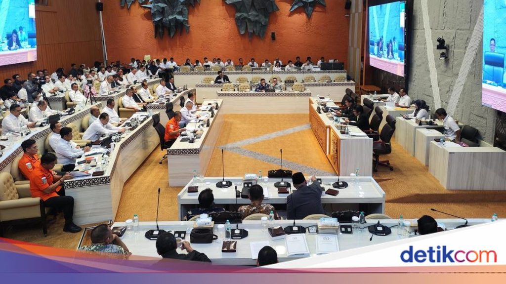 Komisi V DPR Gelar Rapat dengan Menhub dan Basarnas, Bahas Rentetan Insiden Kecelakaan Kapal