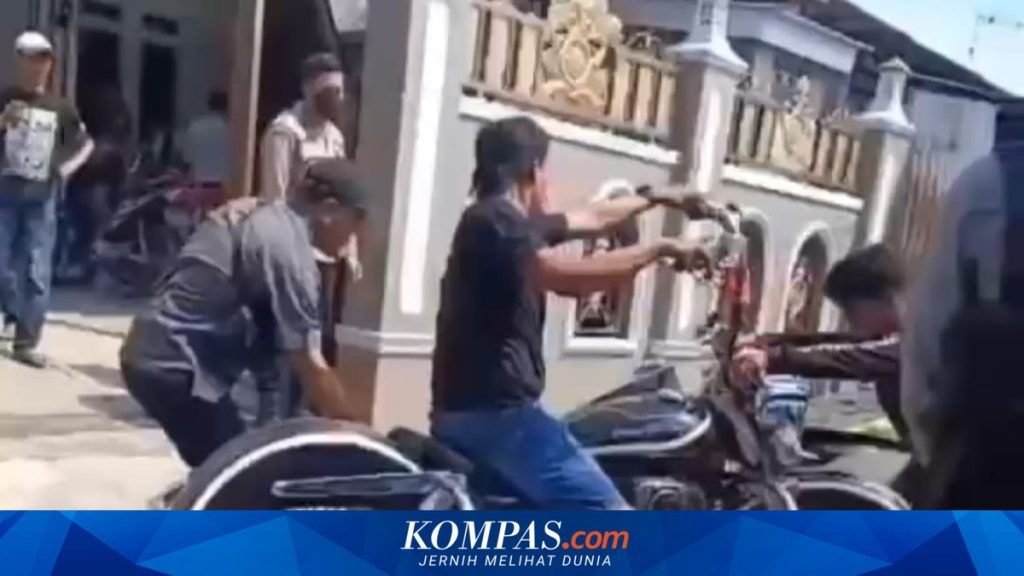 KPK Sita Motor Mewah Milik Orang Kepercayaan Bupati Pemalang