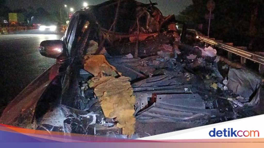Kronologi Sopir Pajero Tabrak Truk Semen di Tol Jagorawi