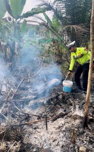 Langkah Cepat Satlantas Polres Musi Rawas Antisipasi Kebakaran di Lahan Perkebunan Warga