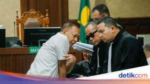 Mantan Dirjen Bea Cukai Terjerat Kasus Korupsi Ekspor CPO, Negara Rugi Rp7,3 Triliun