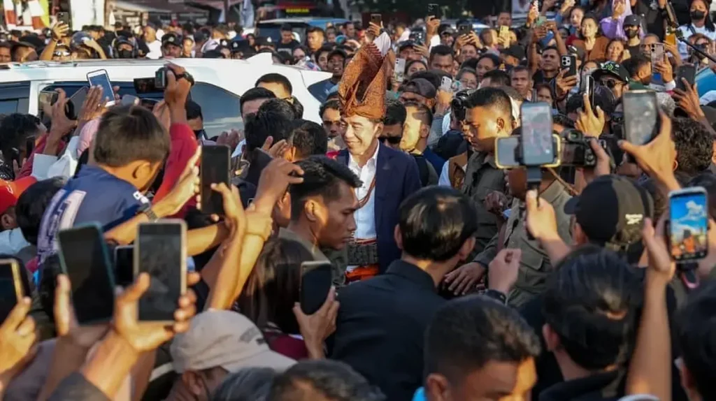 Manuver Jokowi Demi Gibran Dua Periode: Janji 19 Juta Lapangan Kerja Dipertanyakan