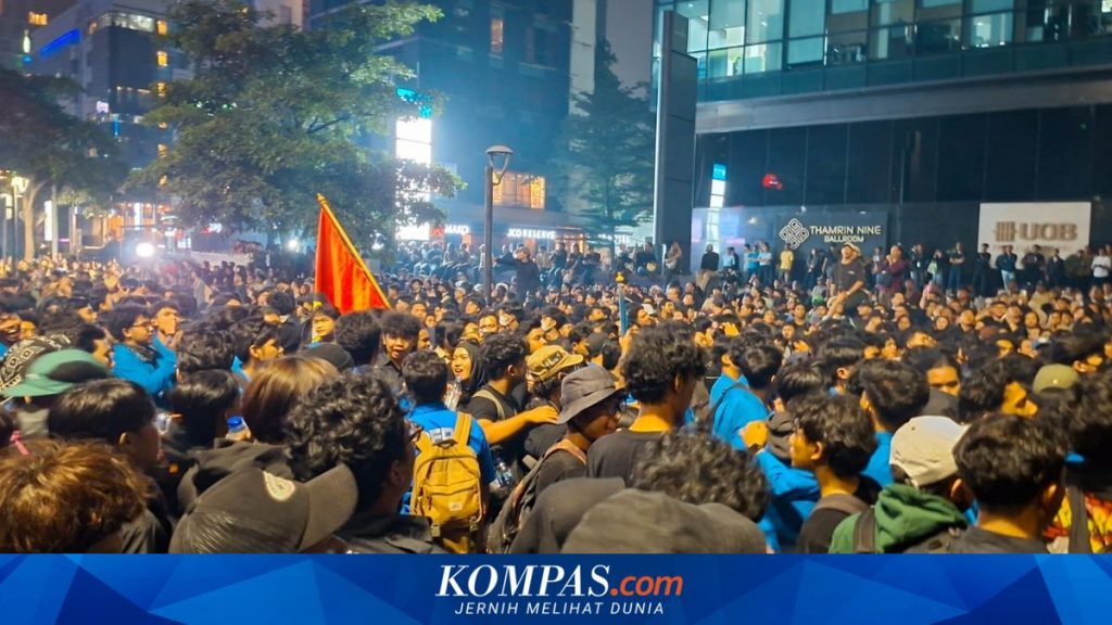 Massa Mahasiswa Kembali Geruduk DPR pada 27 Agustus, Ini Daftar 10 Tuntutan yang Disuarakan