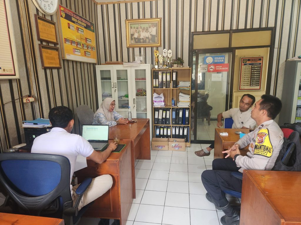 Membangun Keamanan dari Desa: Sinergi Bhabinkamtibmas Cikumpay dan Pemerintahan Desa
