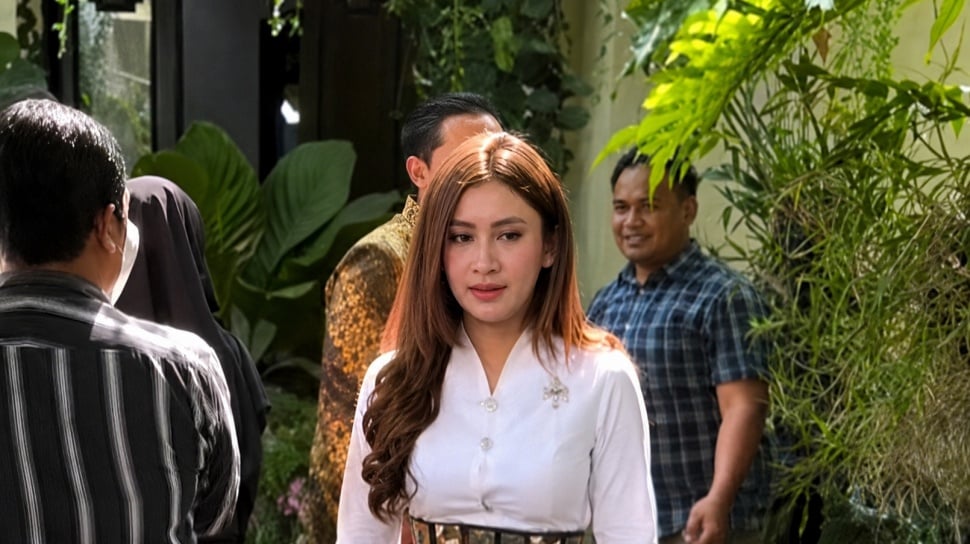 Mengenal Chika Yenalovy: Istri Kasespri Prabowo dengan Jejak Digital yang Samar
