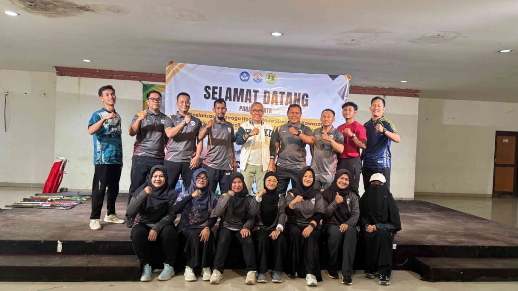 Mengenal Olahraga Hoki: Sosialisasi Seru untuk Murid SD di Pulau Merak Kecil