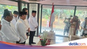 Menjelang HUT ke-81 RI, Pimpinan MPR Berziarah ke Makam Bung Hatta