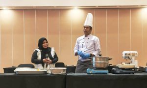 Meriahnya Demo Memasak ARYADUTA Bareng Nicky Tirta, Bunda Rayya Dorong Kuliner Palembang Go Internasional
