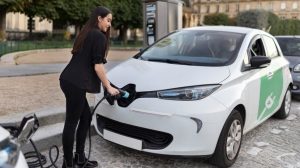 Mobil Listrik Terbaik untuk Parkir Paralel yang Aman Tanpa Khawatir Aki Lemah