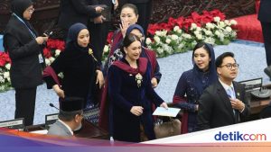 Momen Jelang Sidang Tahunan MPR: Jokowi, Komeng, dan Tiga Wapres Bersatu