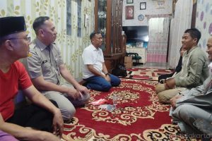 Munjirin Salurkan Santunan kepada Pelajar Korban Kecelakaan Lalu Lintas